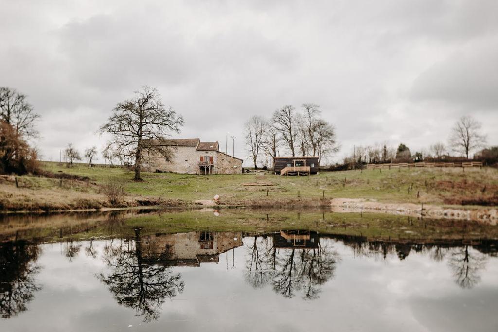 La Ferme Du Pont De Maumy, Cabane Au Bord De L'Etang Et Bain Nordique Busserolles Exterior foto