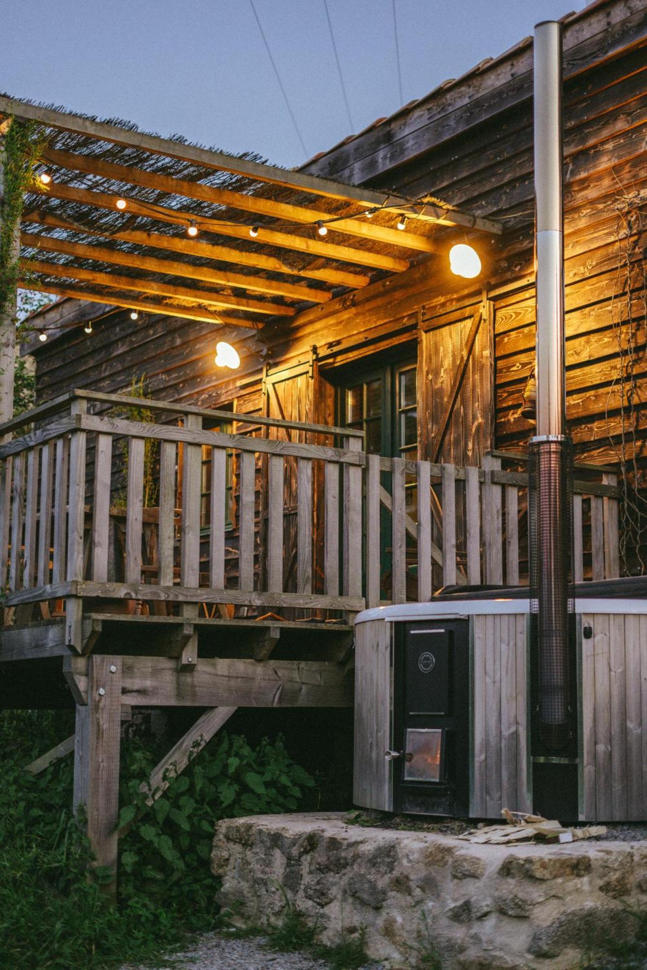 La Ferme Du Pont De Maumy, Cabane Au Bord De L'Etang Et Bain Nordique Busserolles Exterior foto